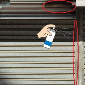レールのゴミや砂を取り除く
